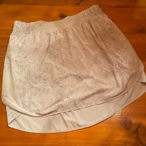 Women’s 12 LULULEMON tennis skirt